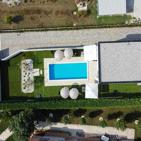 Villa Modern Angelina In - By Istrabook *