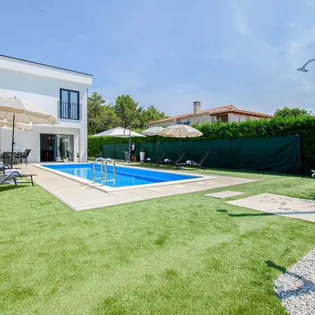 Villa Modern Angelina In - By Istrabook