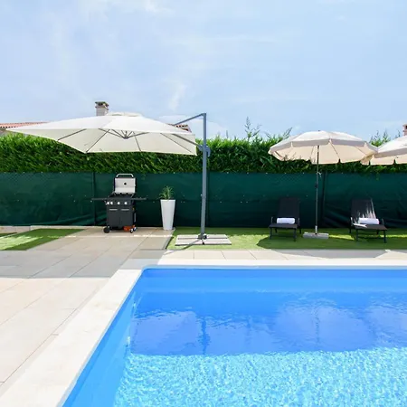 Modern Angelina In - By Istrabook Villa