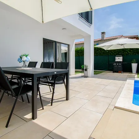 Villa Modern Angelina In - By Istrabook *