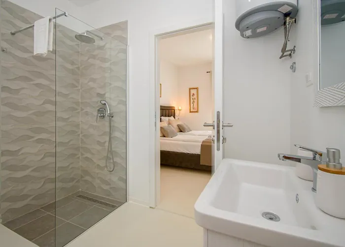 Modern Angelina In - By Istrabook Villa Poreč