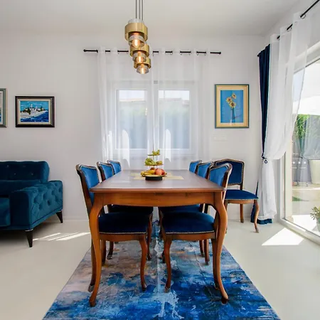 Villa Modern Angelina In Porec
