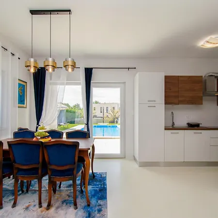 Modern Angelina In * Porec