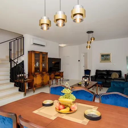 Villa Modern Angelina In Porec