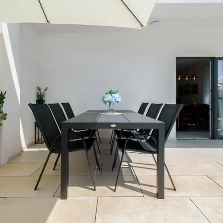 Modern Angelina In Villa *