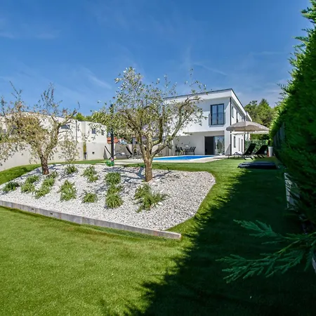 Villa Modern Angelina In Porec
