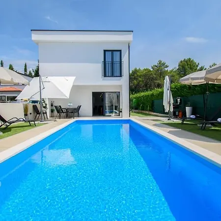 Modern Angelina In Villa Porec